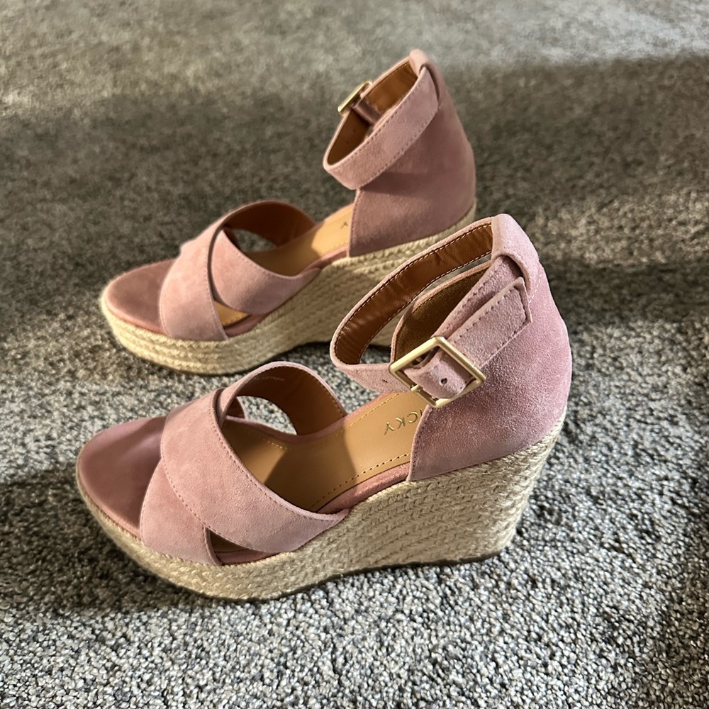 Lisa Vicky Gemi - V - Women’s Size 6.5 Suede Open Toe Wedge - Picture 3 of 7